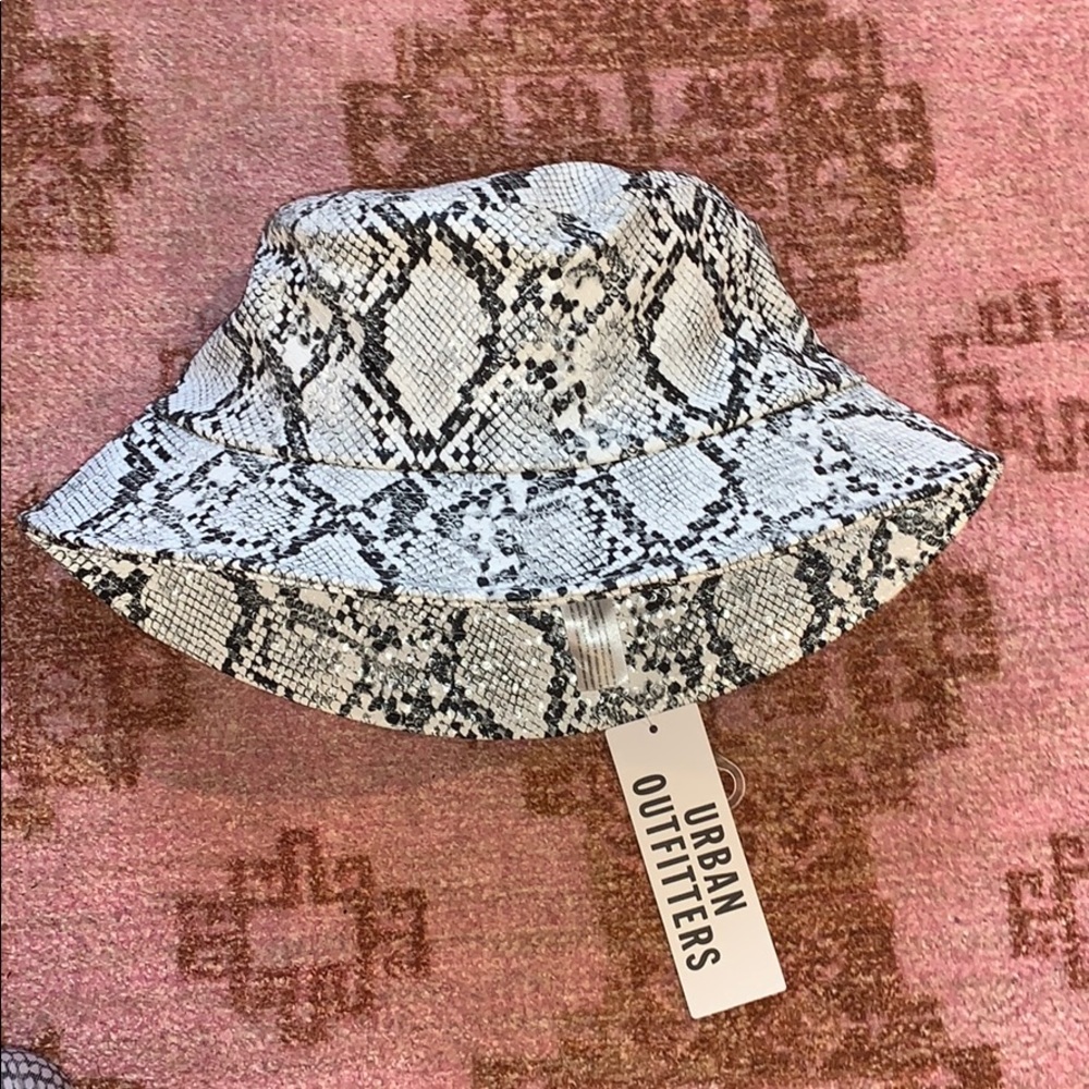 Snake print bucket hat